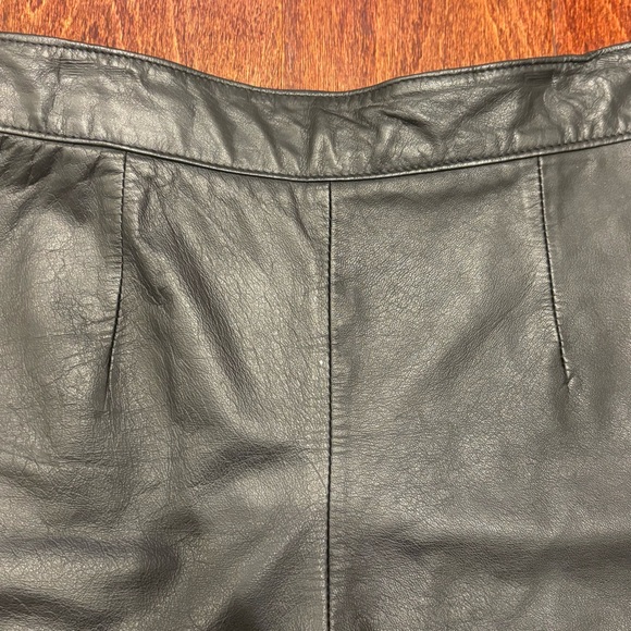 Vintage Women’s Black genuine leather shorts Chia Size 6 Classic 🔥Sexy Excellent - Picture 3 of 15